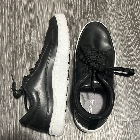 Allbirds Black and White Sneakers Sleek Design - Picture 7 of 7